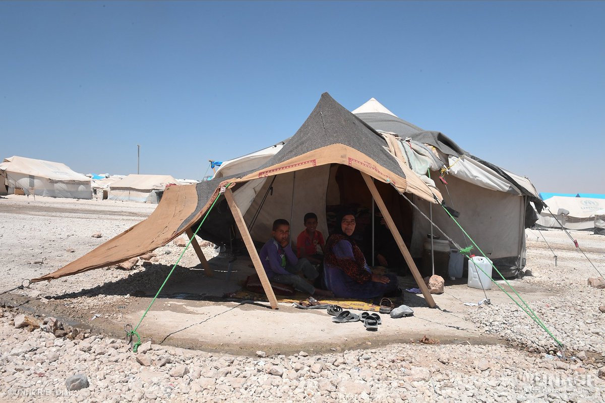 VivianToumeh's tweet photo. Amid the sweltering heat, this family fled the fighting in #raqqa city to find safety in a small tent in #Ein_Issa camp #Syria https://t.co/3vkm63HDtQ