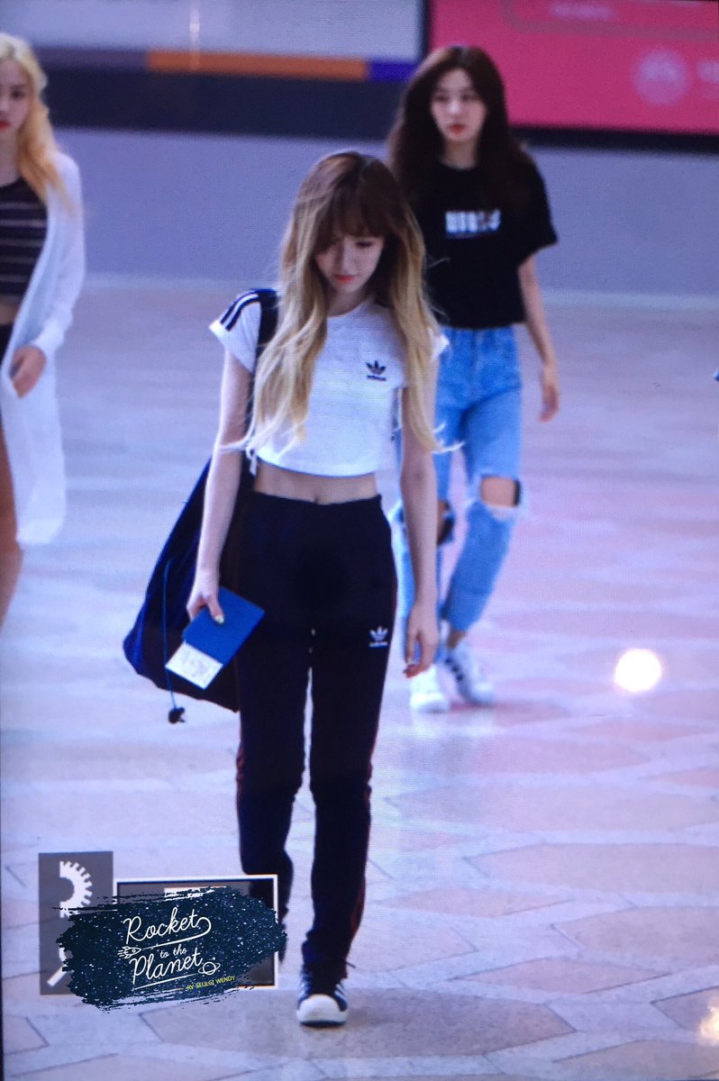 rocketxplanet's tweet photo. 170726 김포공항 🐻🐿🍍🍊💕

#슬기 #웬디 #레드벨벳 #Seulgi #Wendy #RedVelvet #🚀🌑 https://t.co/0UhXb0trLP