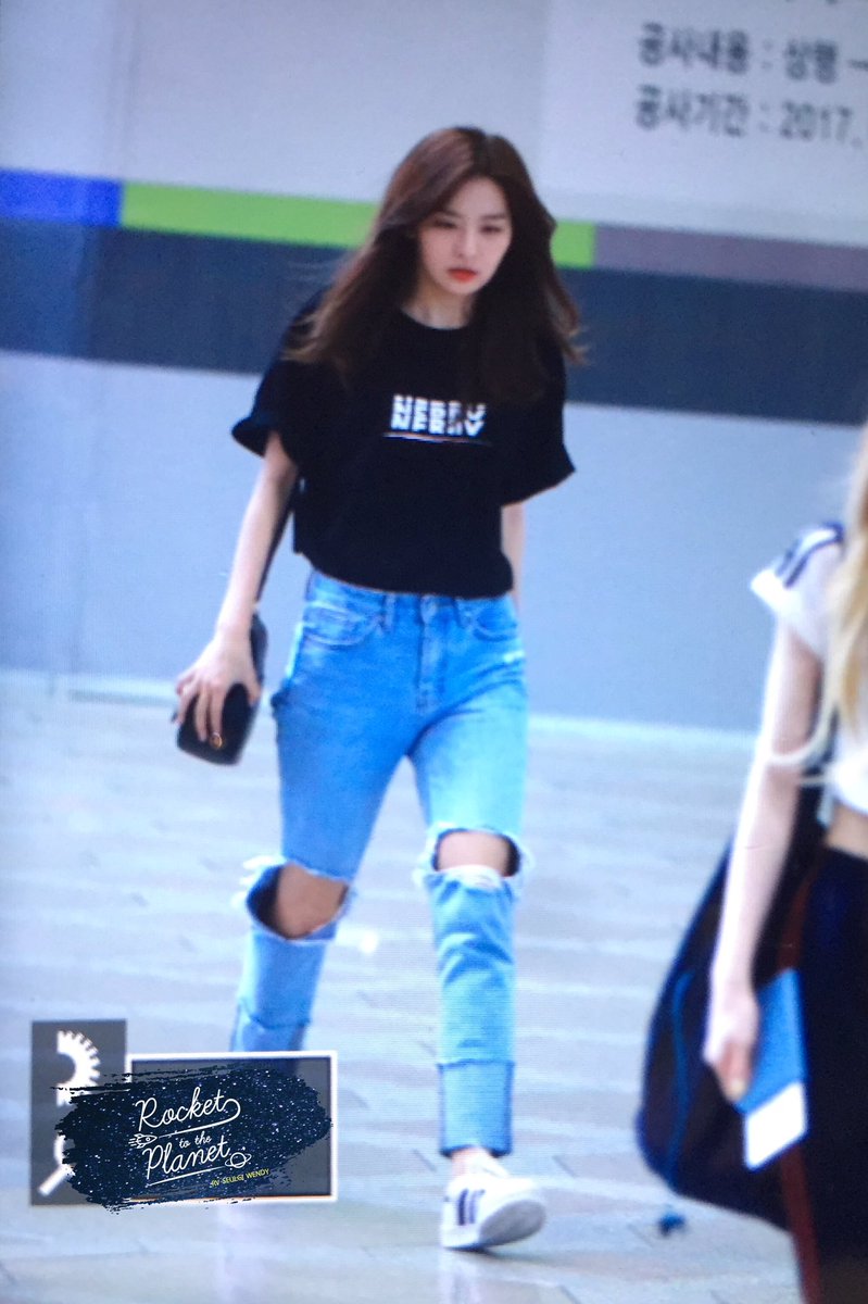 rocketxplanet's tweet photo. 170726 김포공항 🐻🐿🍍🍊💕

#슬기 #웬디 #레드벨벳 #Seulgi #Wendy #RedVelvet #🚀🌑 https://t.co/0UhXb0trLP