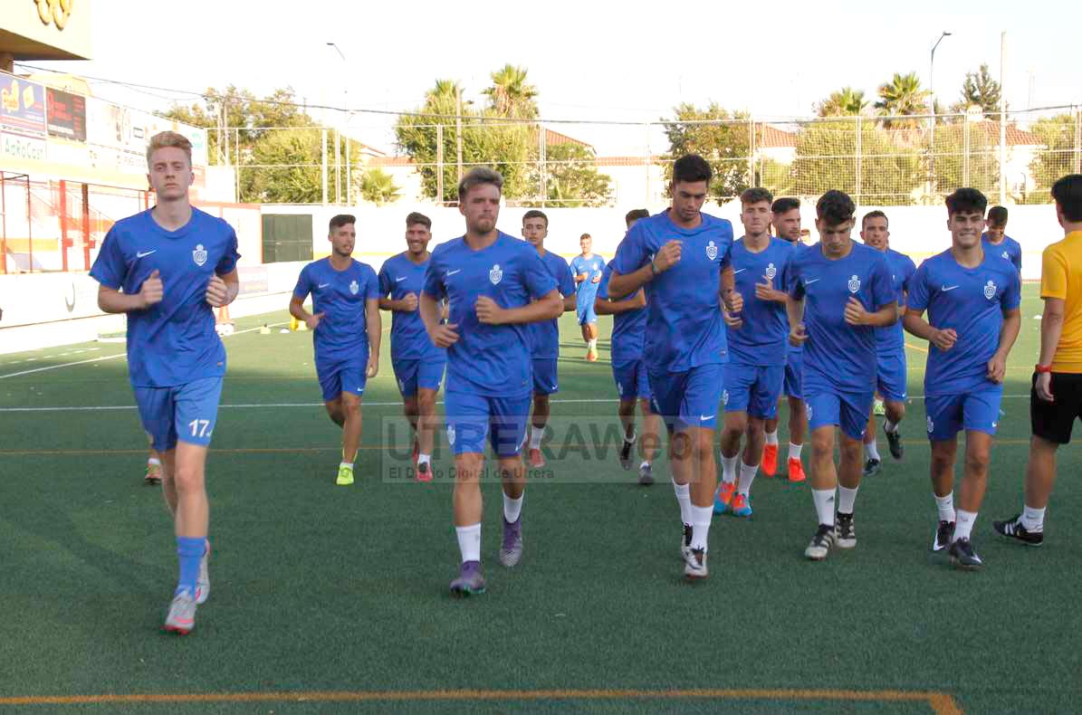 UTRERAWeb's tweet photo. El primer equipo del C.D. #Utrera inicia los entrenamientos de  pretemporada a la espera de dos nuevos fichajes  https://t.co/d0erTQc3Bv https://t.co/3OT5qjo5T9