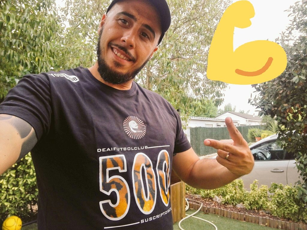deaifutbolclub's tweet photo. Gracias por el regalo @lopionline
Si quieres tú camiseta del especial 500, mensaje privado! A por 500 +! https://t.co/L2A6UV6K8Y