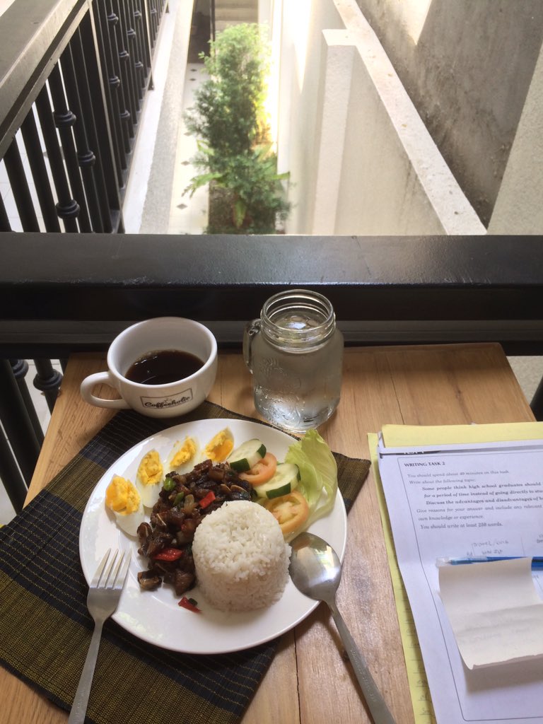 cdocoffeeman's tweet photo. Lunch meal at Coffeeholic Downtown. I love this #garden view. #cdo #coffeeholic https://t.co/4Xt6A156dt