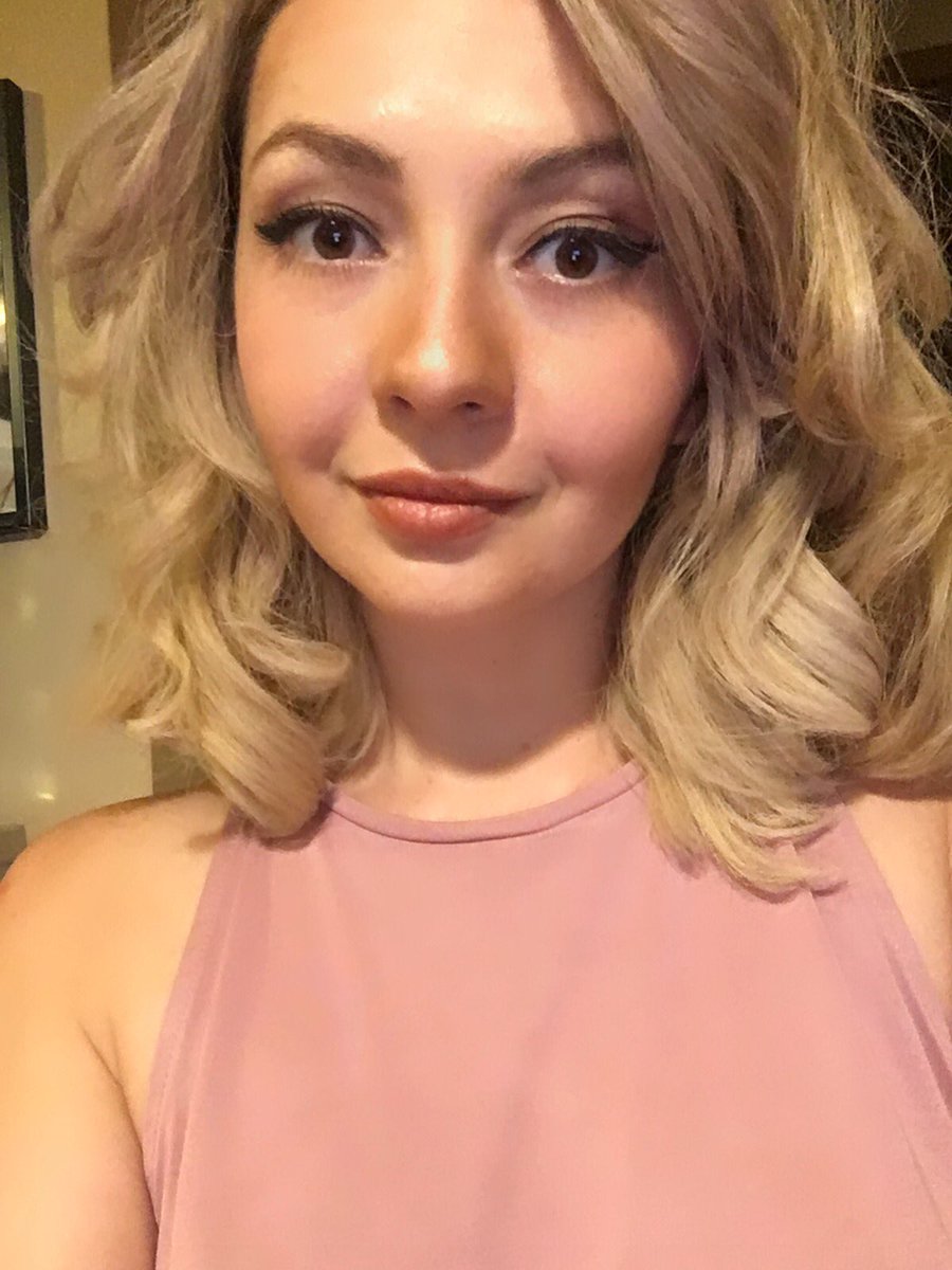 MirelaMateiM's tweet photo. #me #curls #girl https://t.co/akVlFkaa4S