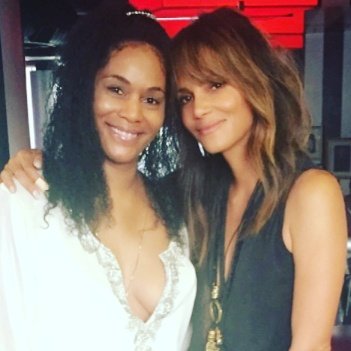 MichelleSHuff_'s tweet photo. Met @halleberry beautiful inside out! Action pack! #kidnapmovie #halleberry #DontMessWithMom #actorslife #michellesheltonhuff
#actorslife https://t.co/85ttOUmNGi