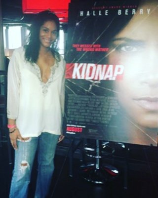 MichelleSHuff_'s tweet photo. Met @halleberry beautiful inside out! Action pack! #kidnapmovie #halleberry #DontMessWithMom #actorslife #michellesheltonhuff
#actorslife https://t.co/85ttOUmNGi