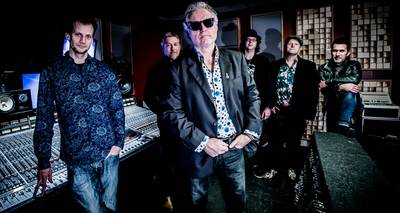 Oud-zanger band Jan Akkerman komt naar Blues Rond de Kerk: Het vijfde Blues Rond de Kerk in Lochem wordt zaterdag… dlvr.it/PYZGCZ