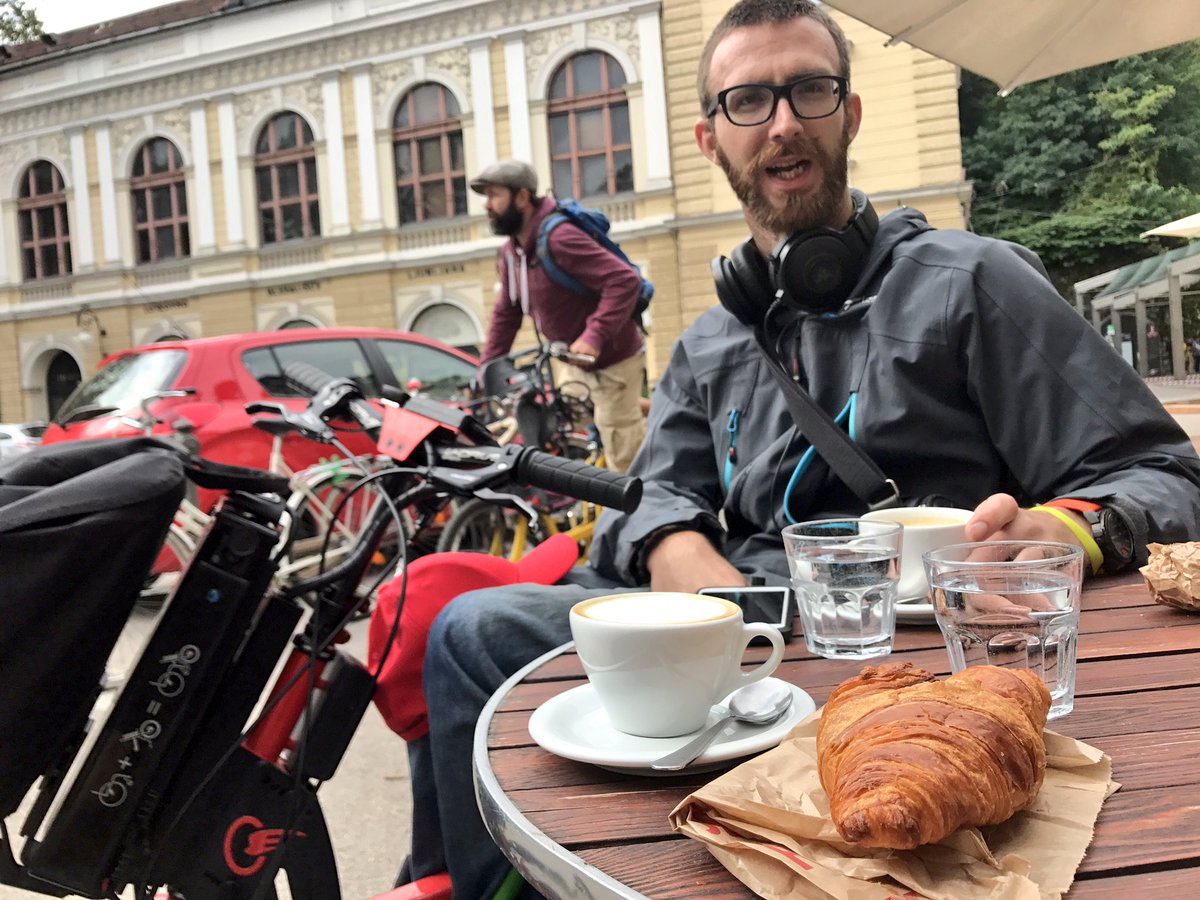 Nisem zdrzal. Sem sel s <a href="/TeamJakic/">Gal Jakič</a> na 🥐 in ☕️ k <a href="/CafeCokl/">Cafe Čokl</a>. 
#MaleAvanture