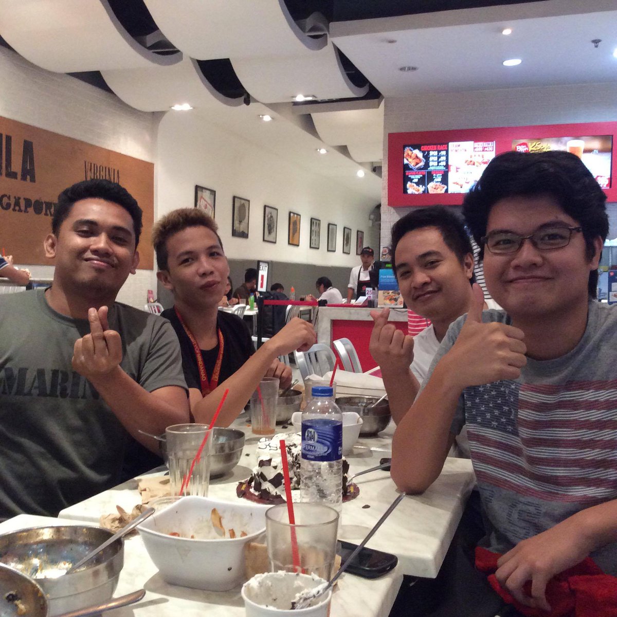 lopezrichard07's tweet photo. Only special occasions can reunite this gang! HAHAHA busy na cguro sa mga kanya'kanyang life. #LongliveNigguhs #Maturity #TeenTy https://t.co/dY5S2XEfPz
