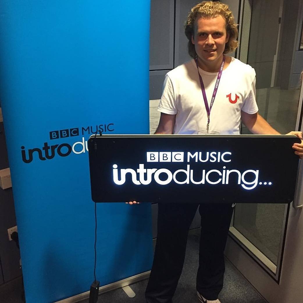 SumCellar's tweet photo. @ReeceKindon Doing bits upon the BBC yesterday 🇬🇧☇ https://t.co/aLprH0qs7c