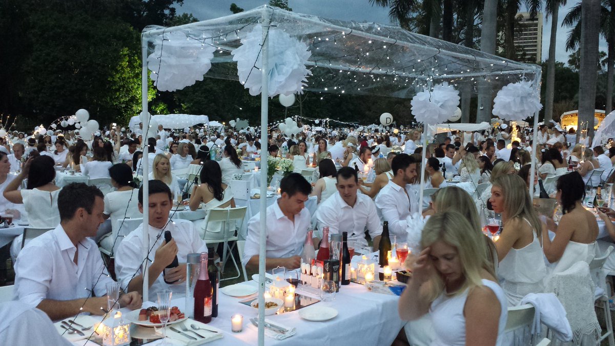 Andersl07's tweet photo. Dinner en blanc, engaging in french culture now celebrated all over the world. #culture #culturalenvironment #OENV17 https://t.co/z2f9IuyMrK