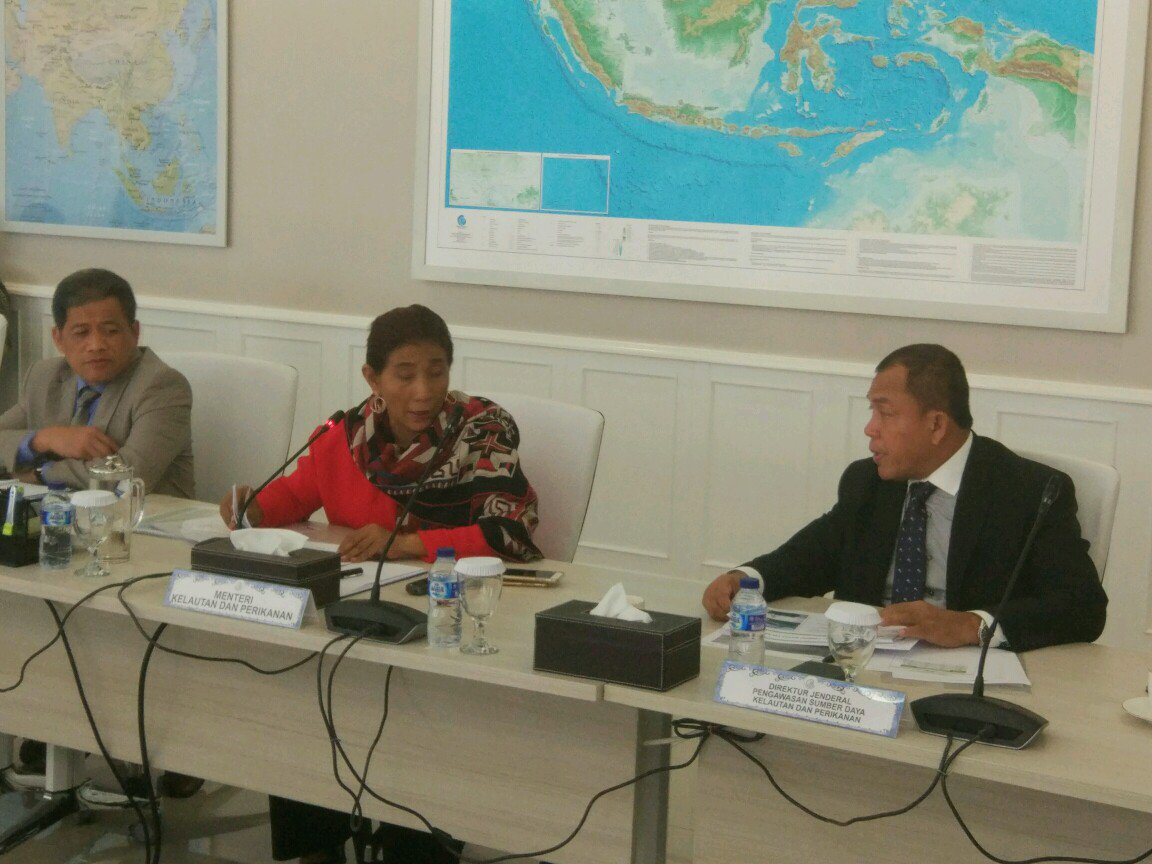 Dirjen PSDKP <a href="/kkpgoid/">KKP RI</a> bersama Menteri KP <a href="/susipudjiastuti/">Susi Pudjiastuti</a> &amp; pejabat KKP lainnya menyampaikan capaian kinerja dlm konferensi pers (26/7).