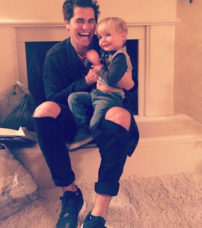 They said dad life is hard 👶🏻