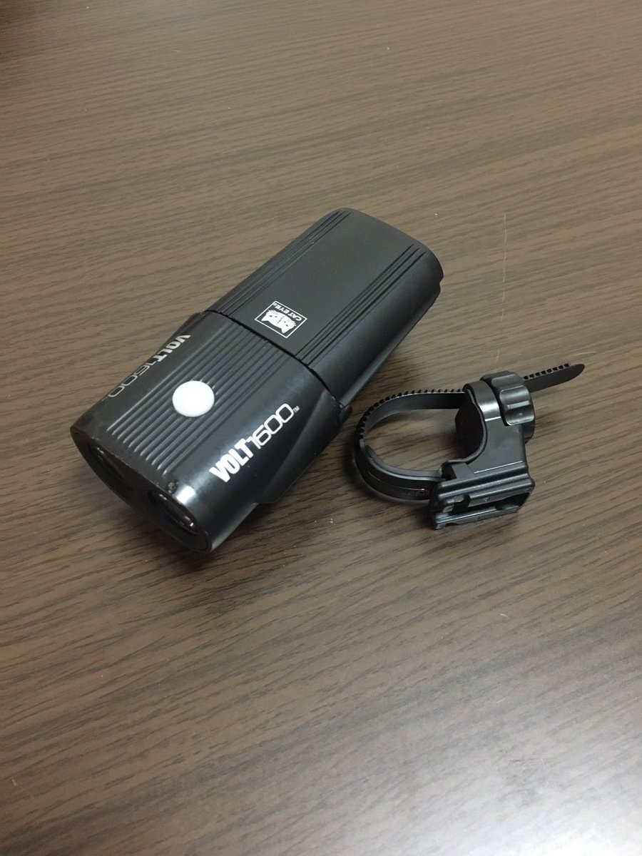 buhin_hanbai's tweet photo. 商品の入荷です。
中古品で、使用感は少々あります。
CATEYEのVOLT1600になります。
外箱は購入した知り合いが現在探しておりますが、出てくるかは不明との事です。
#ロードバイク
#ロードバイク物販
#VOLT1600
#拡散希望 https://t.co/0o1KqcnV7R