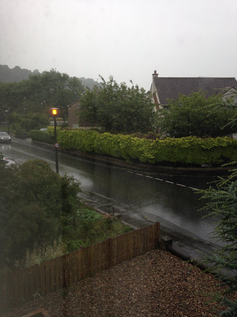 suemitch28's tweet photo. @WindyWilson88 #Edinburgh #pooring #biblicalrain #dogstowalk 🐶🌧😱 https://t.co/CQHMbWenm3