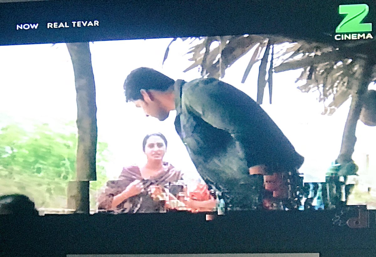 MoriJainish's tweet photo. Watching #realtevar 
No one can act like you @urstrulyMahesh 
Action ,drama ,love 😘 !! mind blowing #superstar #MaheshBabu https://t.co/OmVd4jIDB5