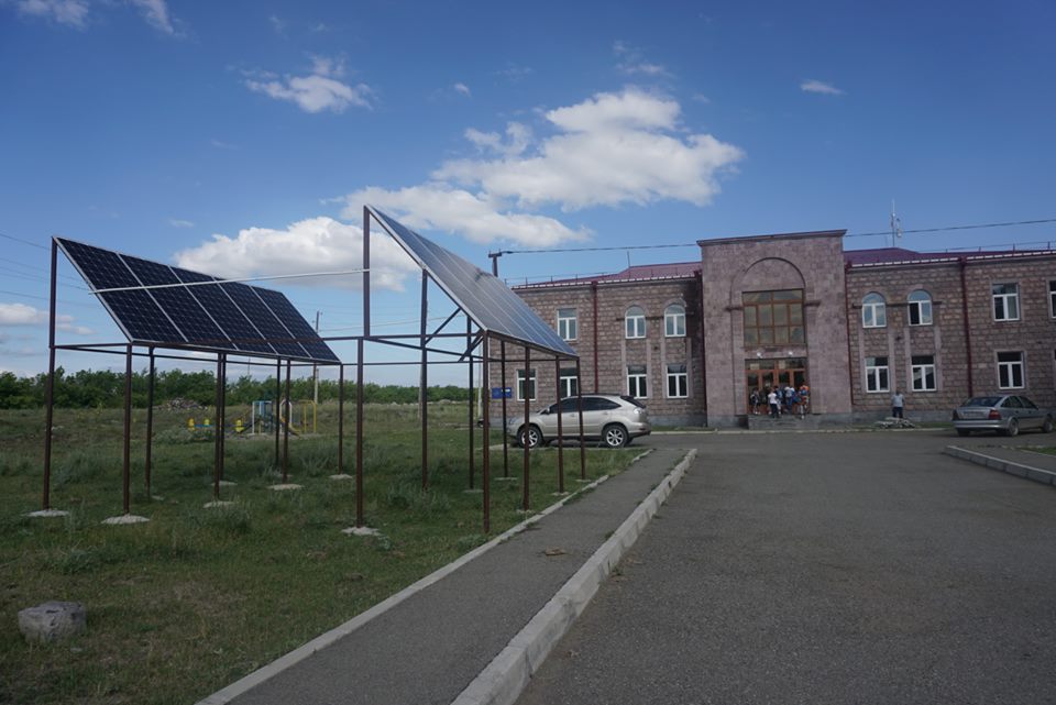 energy_optimum's tweet photo. Շիրակի մարզի <<ՎԱՀՐԱՄԱԲԵՐԴ>> համայնքում վերջերս շահագործման հանձնվեց 3.5կՎտ հզորությամբ <<ՕՊՏԻՄՈՒՄ>> արևային ֆոտոէլեկտրական համակարգը: https://t.co/Qlv7gf3P1u