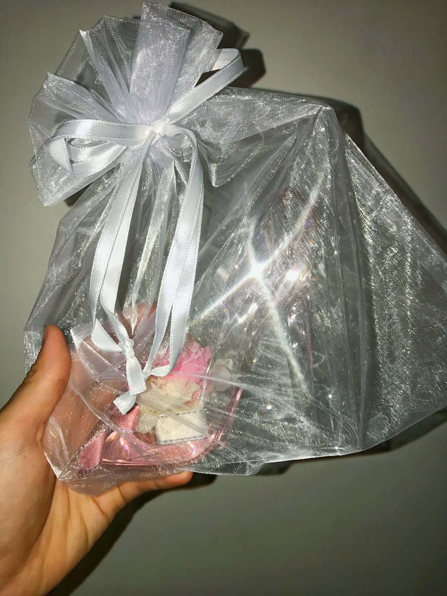 himenachaaaaan's tweet photo. 無事初日の幕が上がりました！
素敵なお花やプレゼントも嬉しかった☺️
千秋楽までめいいっぱい生き続けます。

Aチームは、27日(木)19:00と、30日(日)15:30が完売、
他の会はまだ空きがありますので
是非みにきてください☺️💕

#清らかな水のように https://t.co/391IN6sOC2