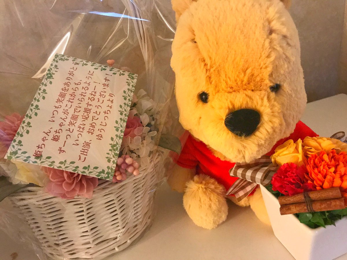 himenachaaaaan's tweet photo. 無事初日の幕が上がりました！
素敵なお花やプレゼントも嬉しかった☺️
千秋楽までめいいっぱい生き続けます。

Aチームは、27日(木)19:00と、30日(日)15:30が完売、
他の会はまだ空きがありますので
是非みにきてください☺️💕

#清らかな水のように https://t.co/391IN6sOC2