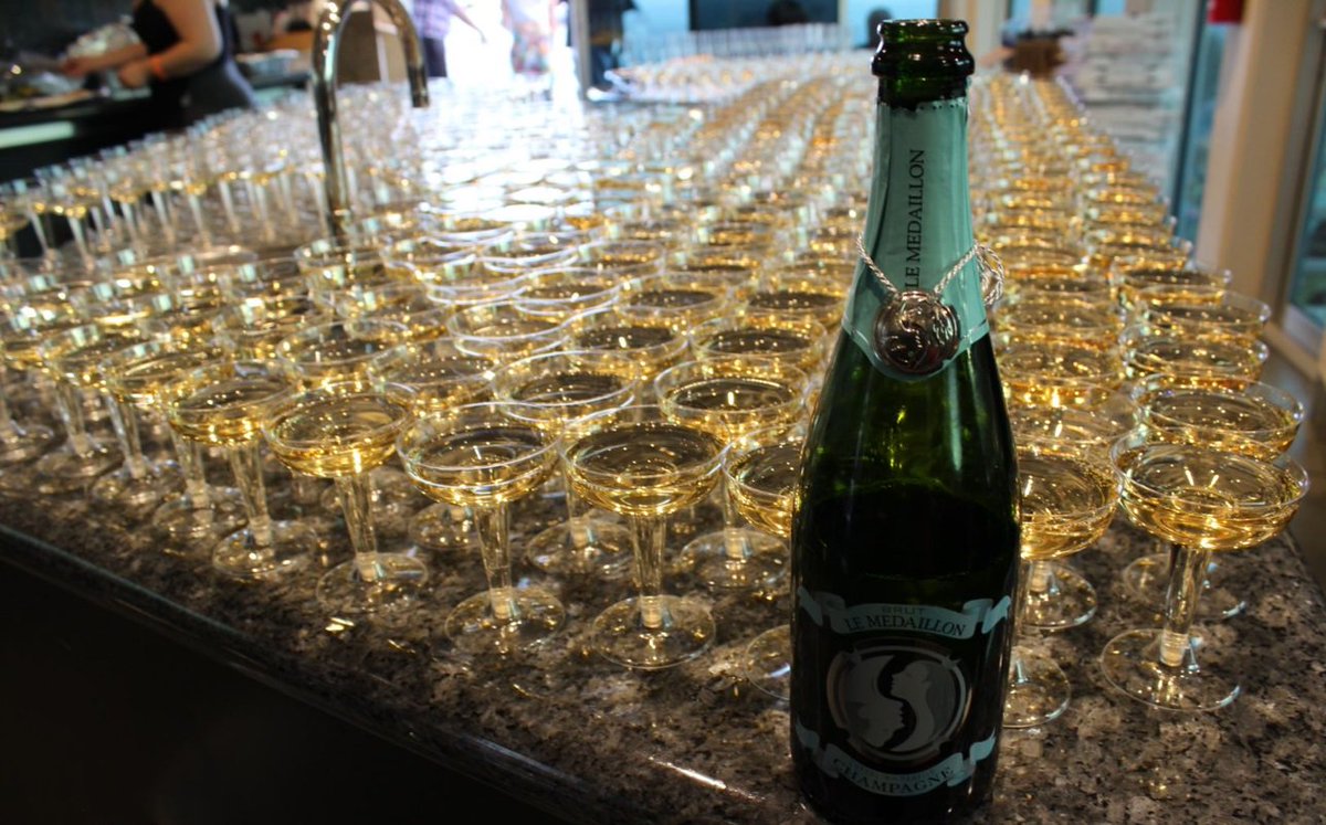 lemedaillon_'s tweet photo. An honor and privilege to toast a legendary career of @Marvel comics and super hero stories by icon @TheRealStanLee with @LegionMOfficial https://t.co/Ns9m9yFXTz