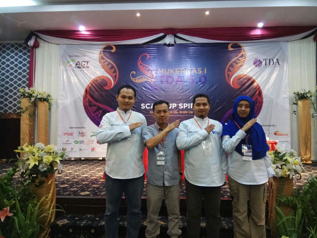 Perwakilan TDA Surabaya dalam Mukernas Juli 2017 di Denpasar,Bali

#ScaleUpSpirit #tda #tangandiatas #surabaya #tdasurabaya