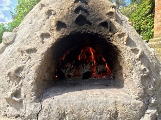 GardenBrockwell's tweet photo. This Sunday we'll be serving pizza fresh from our cob oven. Tickets just £2.50! #lovelondon #brockwellpark #brixton  https://t.co/9KWTAQbKVF https://t.co/2MYBgeZyob