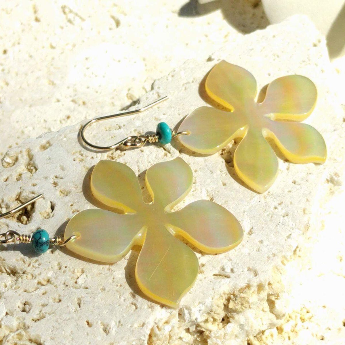 tsuku2jp's tweet photo. 【夏の新作 シェルピアス プルメリア】
夏向きのシェルピアス♪ターコイズをアクセントとして、この夏に如何でしょうか? #LCRAFT #ツクツク #ツクツク通販 詳しくはこちら▶https://t.co/GfewDSdG43 https://t.co/HFH64xvw9f