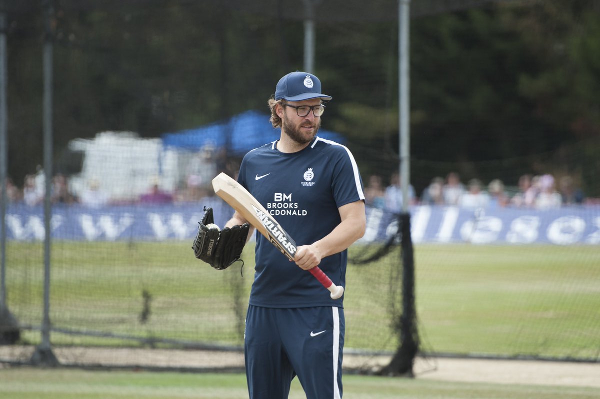 Middlesex_CCC's tweet photo. Win a signed match ball from Middlesex T20 Coach and Kiwi legend Daniel Vettori! ☝️

Retweet AND Follow to enter 🙌

Comp closes 12pm 4th Aug https://t.co/X7MdoIwTzH