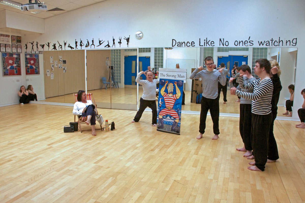 6 days to go! Meet the strongmen... 💪🏼

Tickets for our performance at Hull College Riverside Theatre on 1st August: hullboxoffice.com/events/shoresp…