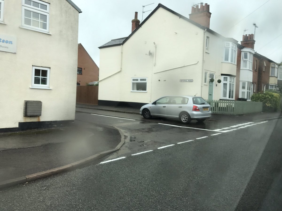 JaMussSein's tweet photo. And the stupidly parked car of the day award goes to... Recognise the junction @leicslogs? https://t.co/h6xozA03YO