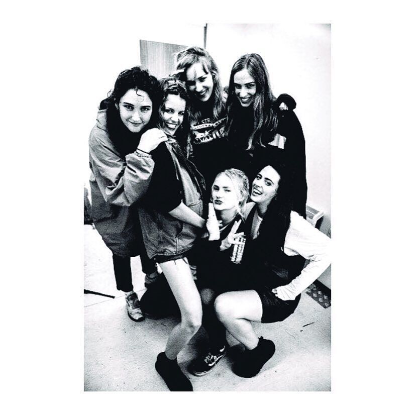 DREAM TEAM ✨ Two of our favourite bands, Hinds <a href="/hindsband/">hind𝓼 ☻</a> and The Big Moon @commoonicate, hanging out together. Ha… ift.tt/2h1NjXp