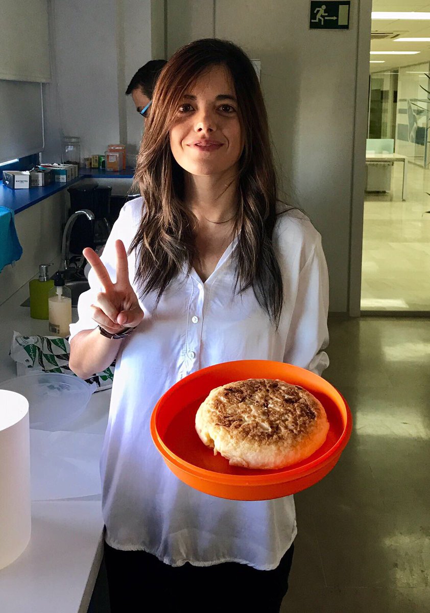 letiarmajach1's tweet photo. Hoy mi compi @alfonsoblcr me ha hecho esta tortilla VIP (con cebolla) para darme ánimos en la operación 👩⚕️gracias!! Eres #bestcompiever 😌 https://t.co/ZqK1SeuLor