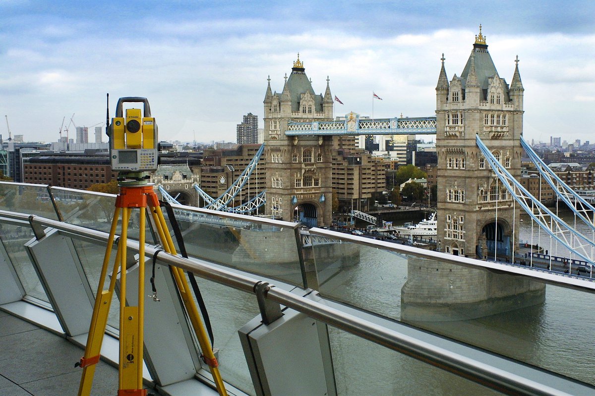 UTEC_StarNet's tweet photo. Sightseeing whilst surveying!! https://t.co/0zEzA2KEbl #London #UTECStarNet #Surveying https://t.co/54n1h7rnkX