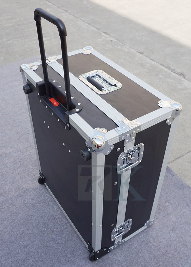 Mixer Case with doghouse, Pull out handle and wheels
Case: RKSIEXPRESSION1DHHW
Mixer: Soundcraft SI Expression 1
sales@chinaflightcases.com