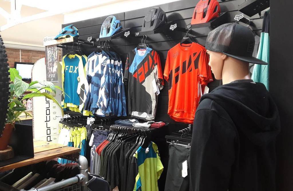ukbikesdepot's tweet photo. We have 20% off ALL remaining Foxhead kit, in store now! #foxhead #foxheadeurope #bornfromdirt #ridewideopen #foxr… https://t.co/y7Dat3g5xT https://t.co/nhl2q9CvfZ