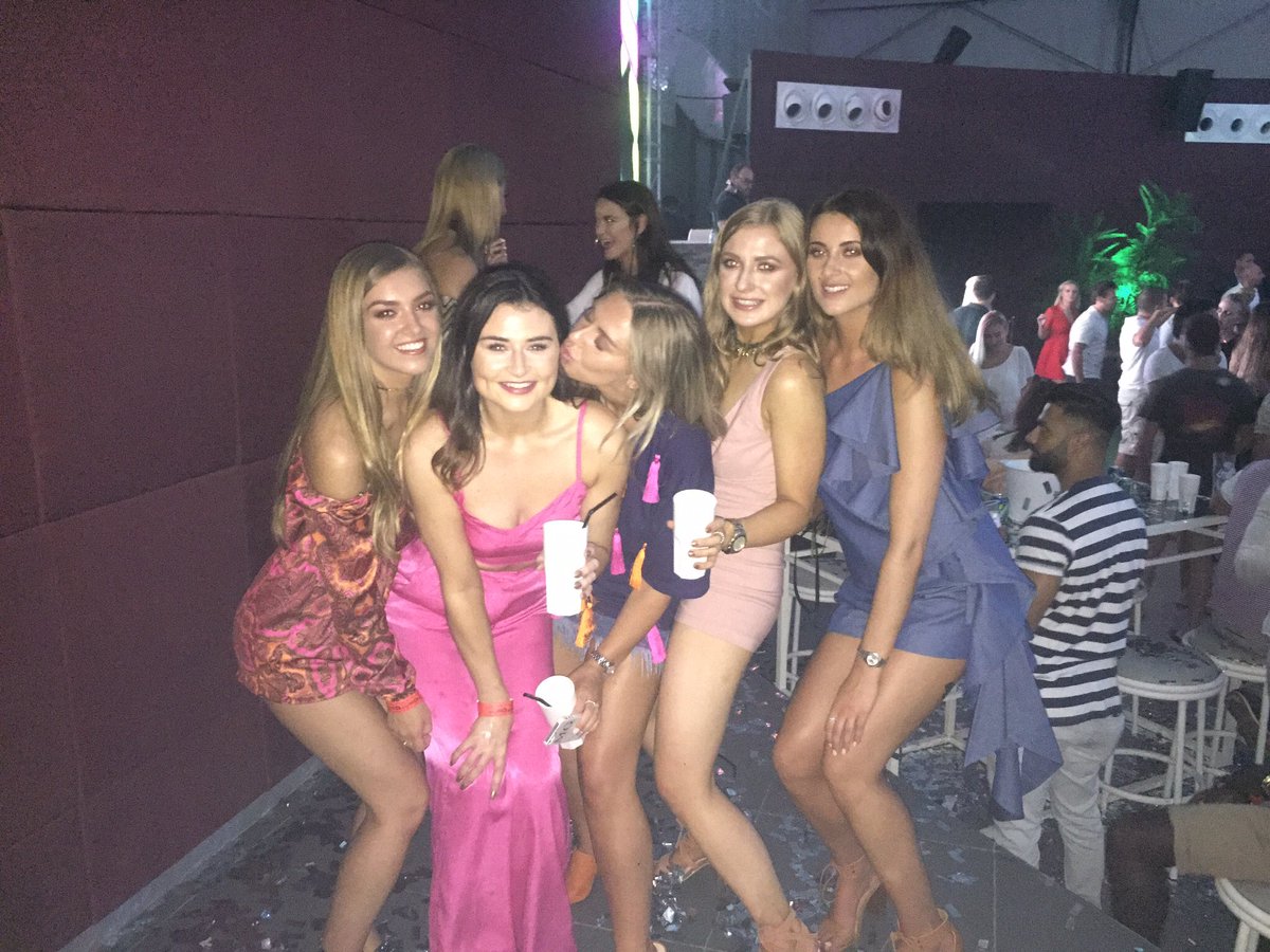 SallyWilliams26's tweet photo. Happy birthday Ash @ashleigh_Gx hope you have the best day 💘💅🏽🎉 NEED a Dubai repeat asappp lots of loveee xxxx https://t.co/FZPiECVaD8