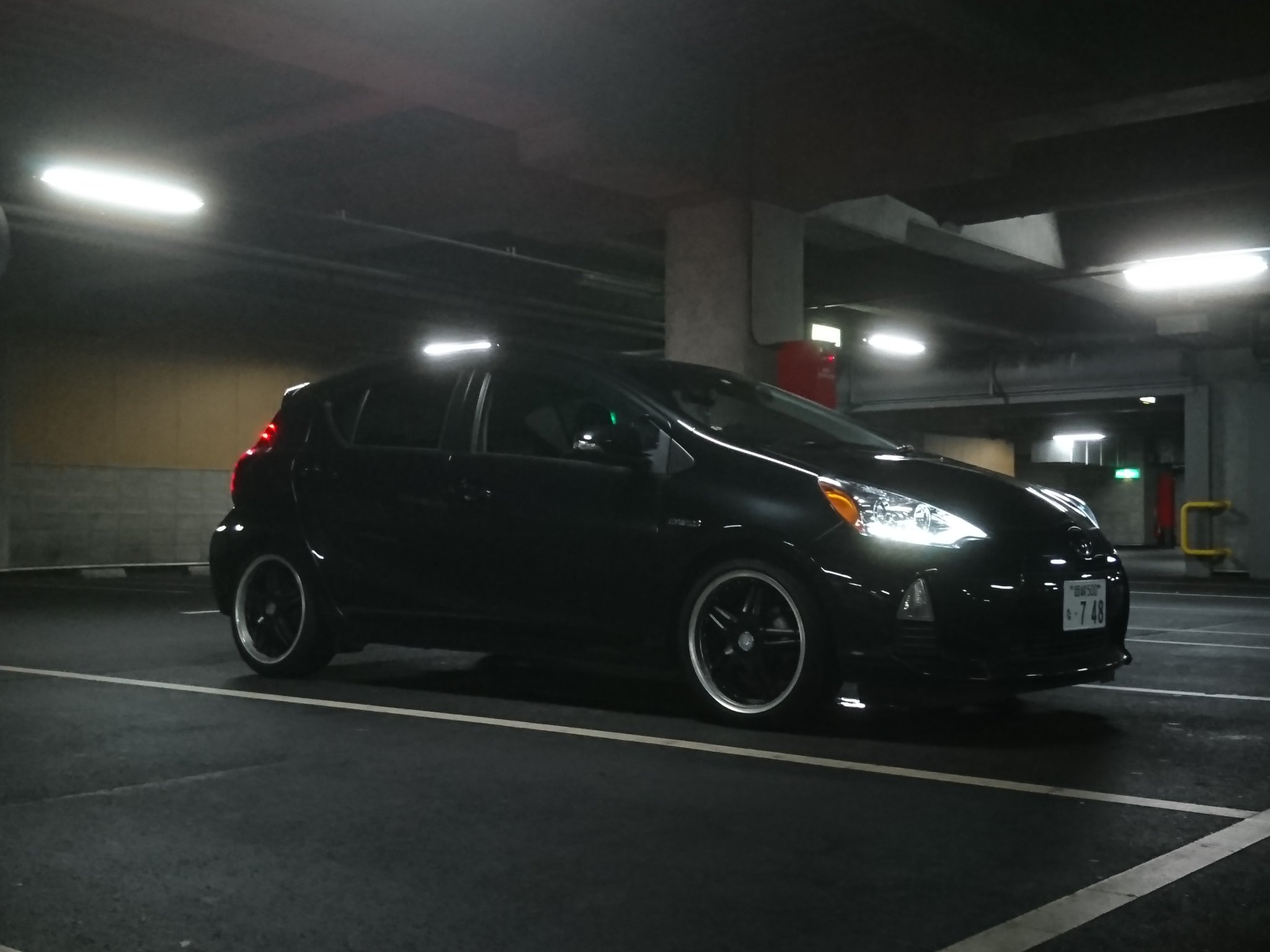 かいだと思います もう来週の今頃にはこのアクアにはのってないって考えるとちょっと寂しい ヽ W なんだかんだでめっちゃ思い出詰まってて約3年間無事故で俺を守ってくれた ほんとにいい車だと思う 燃費いいし燃費いいし燃費いいしかっこいいし燃費いい