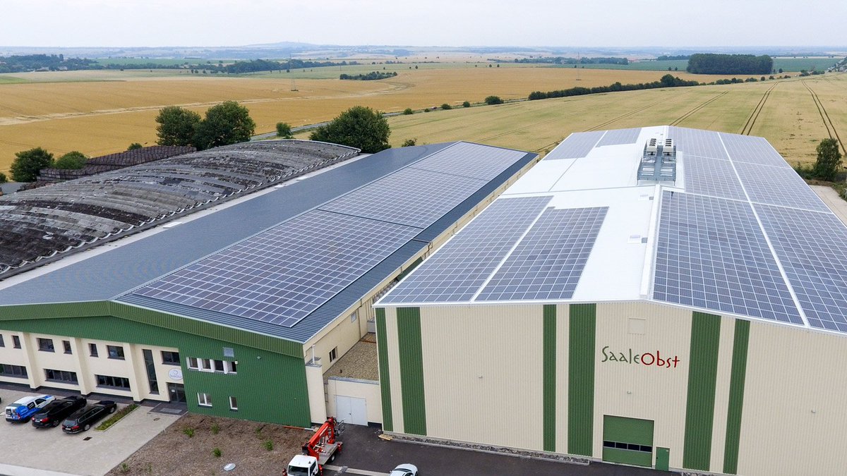 BELECTRICenergy's tweet photo. Solarstrom vom Obstbauer: #Saale Obst saniert Lagerhalle mit dachintegrierter Photovoltaikanlage von #BELECTRIC
https://t.co/xgYN0yPTun https://t.co/71o0uZrOtg