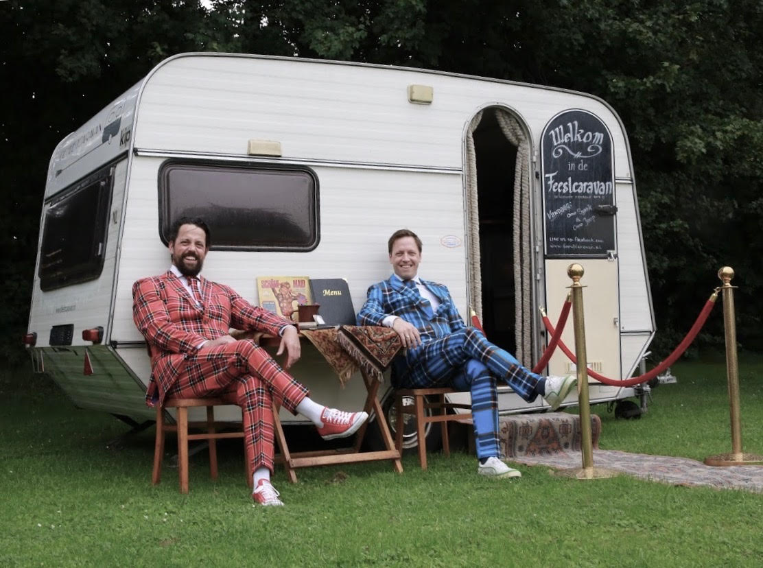 Feestcaravan's tweet photo. Wij gaan even kamperen!
Fijne vakantie allemaal en hopelijk zingen we na de vakantie snel een hitje met jou! #karaoke #feest #caravan https://t.co/yxCoIKStSV
