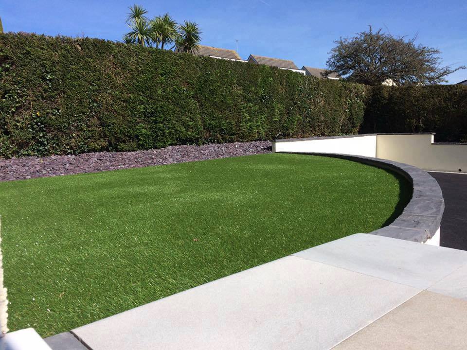 AGIgrass's tweet photo. Too late to lay fresh turf? #ArtificialGrass is more durable and stays green all year round! Call us on 07838250236 for a quote #Torbay https://t.co/rmkSiIuZW9