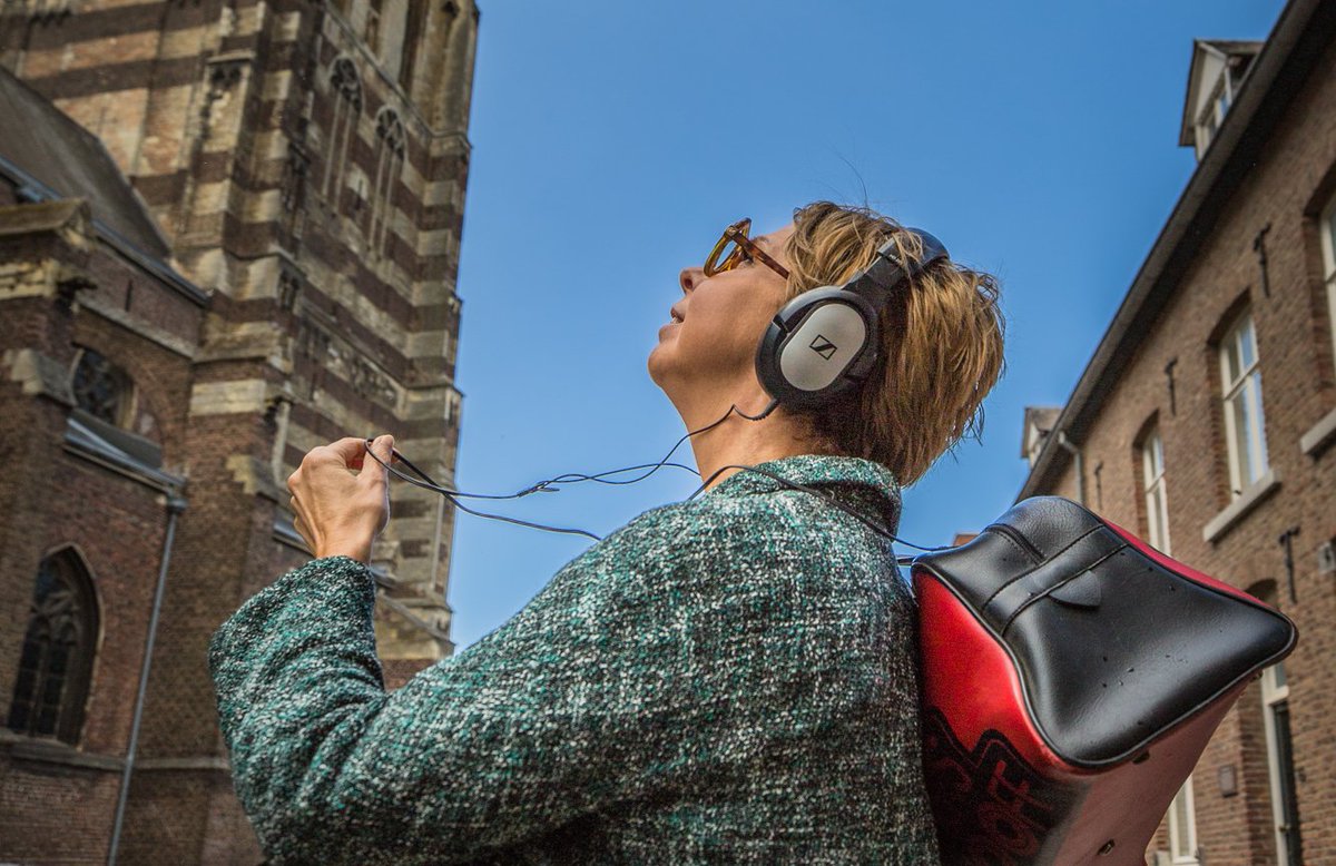 Kunstwerk van ruim 700 tassen leidt bezoeker ook naar prachtige verhalen in de stad insittardgeleen.nl/nl-nl/news/6/7…