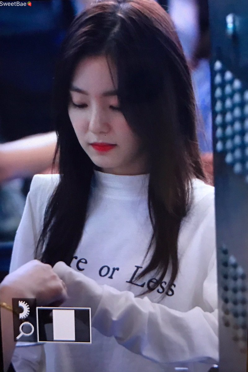 SweetBae329's tweet photo. 🍓Preview🍓
#IRENE #아이린 
170726 GMP✈️
Safe Flight❤️ https://t.co/SBGRTENGRw