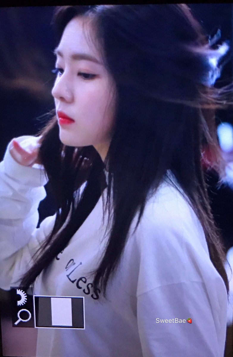 SweetBae329's tweet photo. 🍓Preview🍓
#IRENE #아이린 
170726 GMP✈️
Safe Flight❤️ https://t.co/SBGRTENGRw