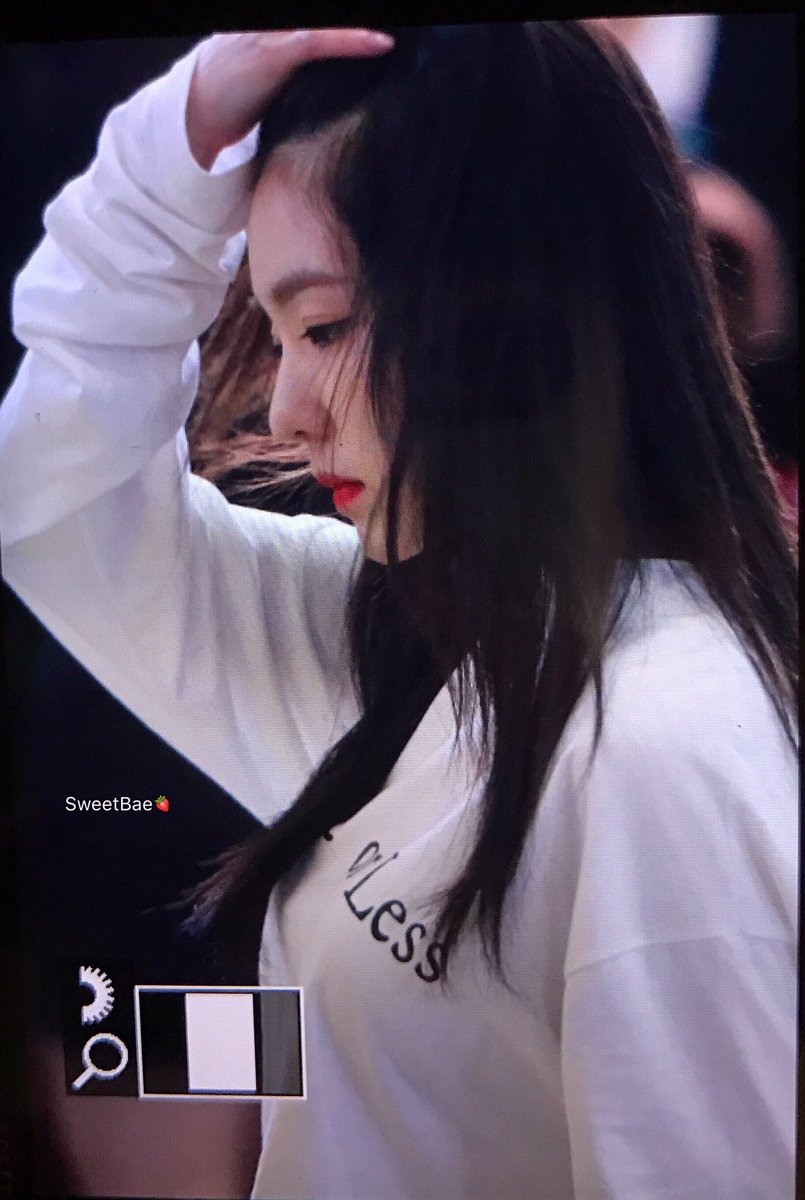 SweetBae329's tweet photo. 🍓Preview🍓
#IRENE #아이린 
170726 GMP✈️
Safe Flight❤️ https://t.co/SBGRTENGRw