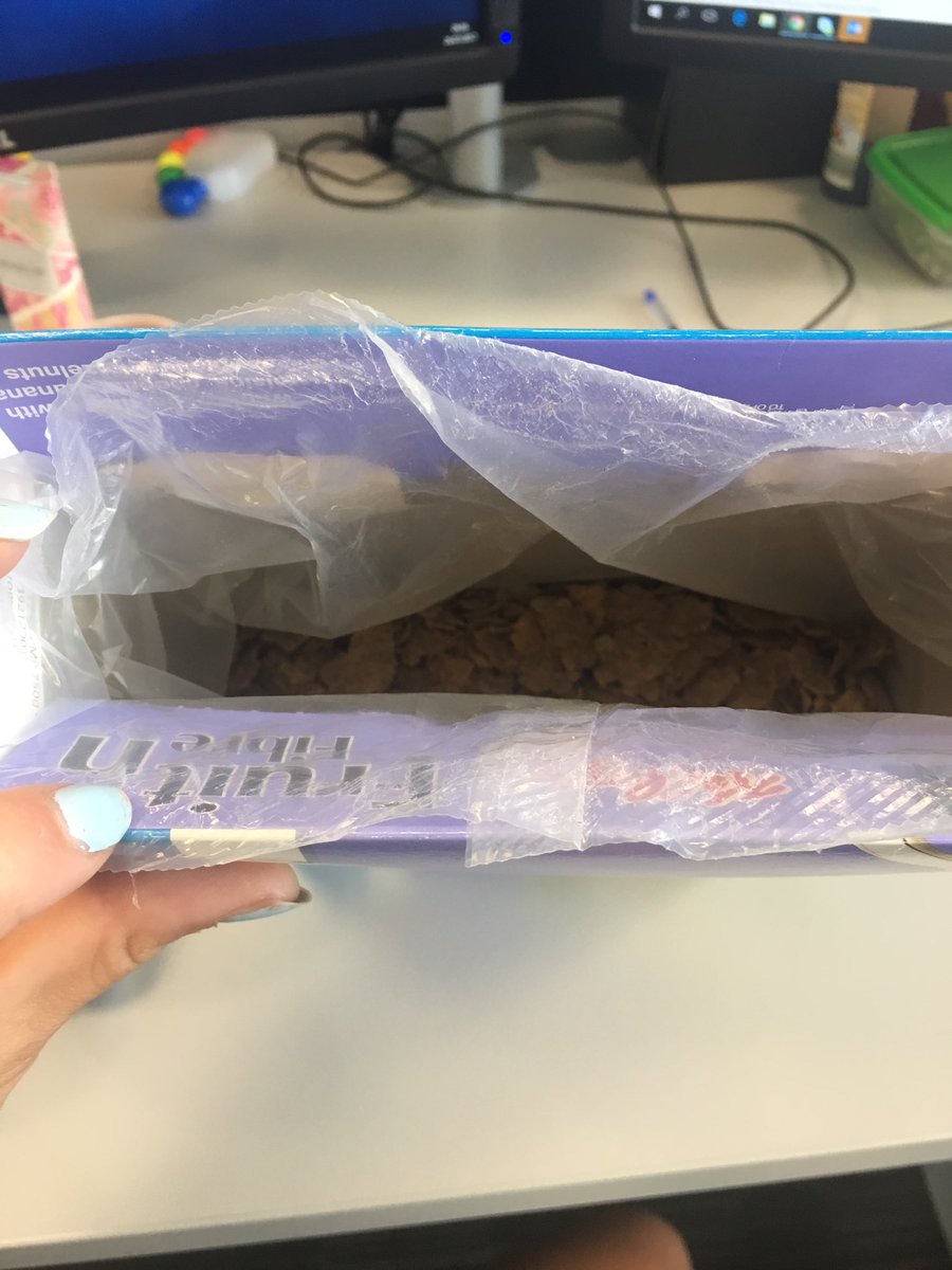 pushingpesos's tweet photo. Can anyone see the fruit? Or am I going bananas? @KelloggsUK #breakfasttragedy #nofruitjustfibre https://t.co/dDzz5AWMB2