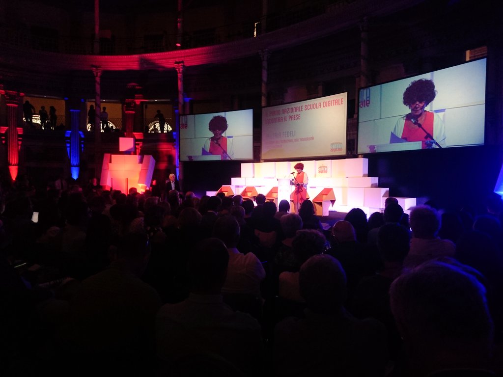 Investimenti, strumenti, competenze, formazione e accompagnamento: <a href="/valeriafedeli/">valeria fedeli</a> spiega i prossimi passi del #pnsd #scuoladigitale