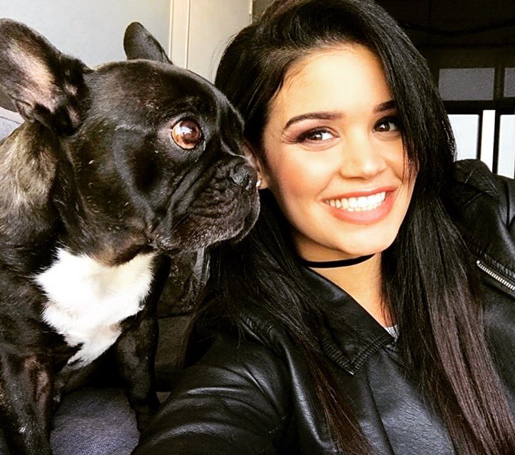 ExpressoPups's tweet photo. #MatchyMatchy with my bestie @zbzoebrown #FrenchBulldog #FrenchieFriend https://t.co/sZsyeGcIn9