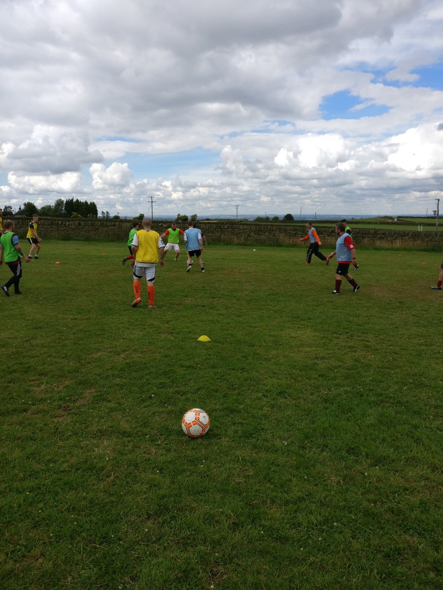HadeEdgeAFC's tweet image. 📸 | Conditioned SSG with a focus on 3Ps. Positioning, Possession &amp;amp; Pressing. Training resumes this evening 7pm at the club.
#HEAFC #HadeEdge