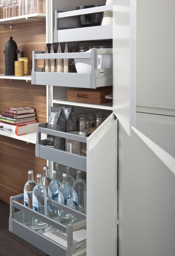 KubeKitchens_UK's tweet photo. White high #gloss lacquered fronts, recessed #ergonomic grip handles & a free standing #islandunit offers abundant #workingsurface -#kitchen https://t.co/yw7zHfcGcl