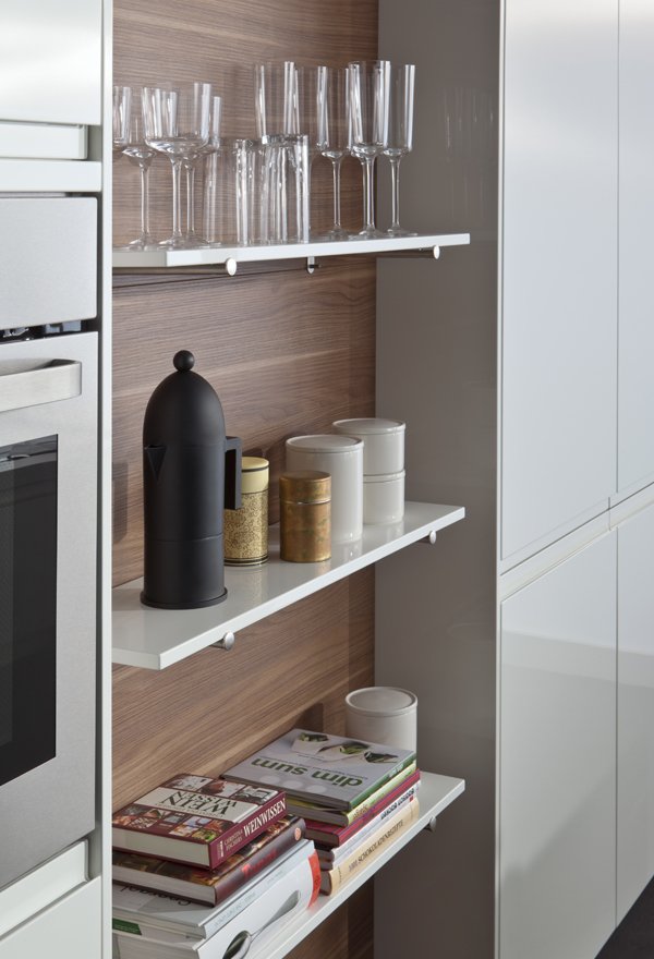 KubeKitchens_UK's tweet photo. White high #gloss lacquered fronts, recessed #ergonomic grip handles & a free standing #islandunit offers abundant #workingsurface -#kitchen https://t.co/yw7zHfcGcl
