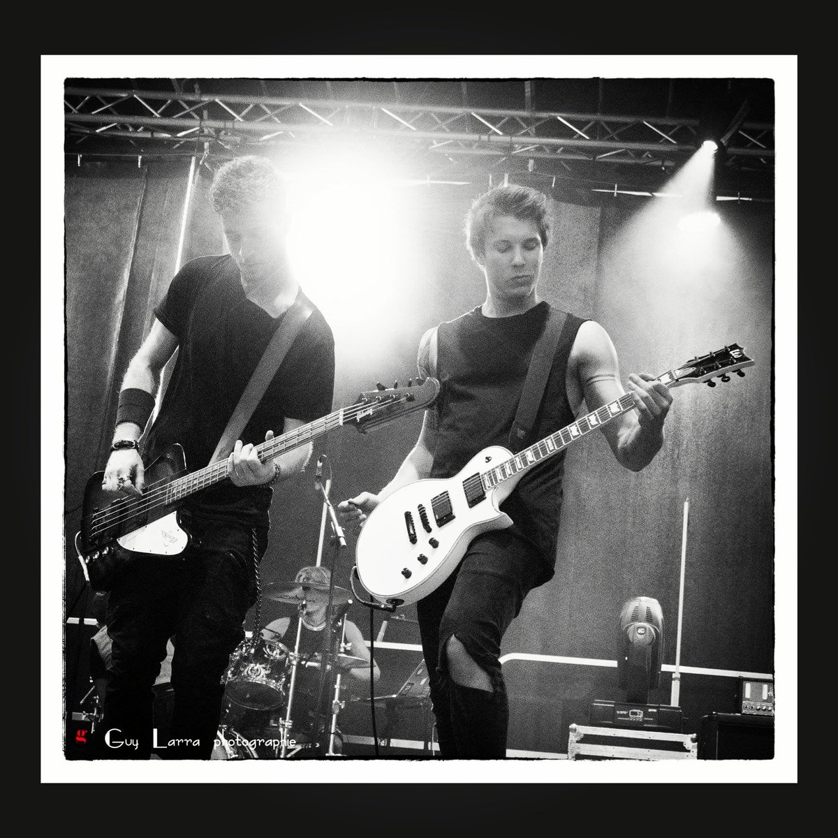 MaximeCorrea's tweet photo. Love playing on stage! 🤘
__
__
#rockshow #rockband #live #show #rock #guitarplayer #rock #bassplayer #ltdguitars #stage #lifestyle https://t.co/8F2oXdSBnU